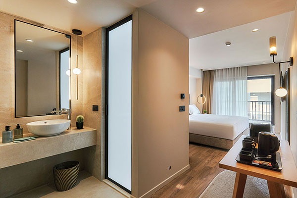 Enorme Epavli Boutique