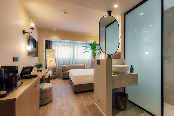 Enorme Epavli Boutique